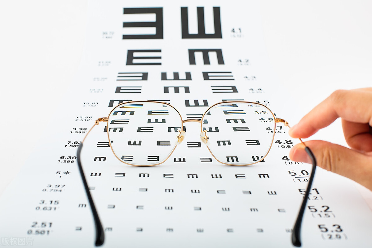 近视不配镜真的后果严重吗,二年级近视75度要配镜吗