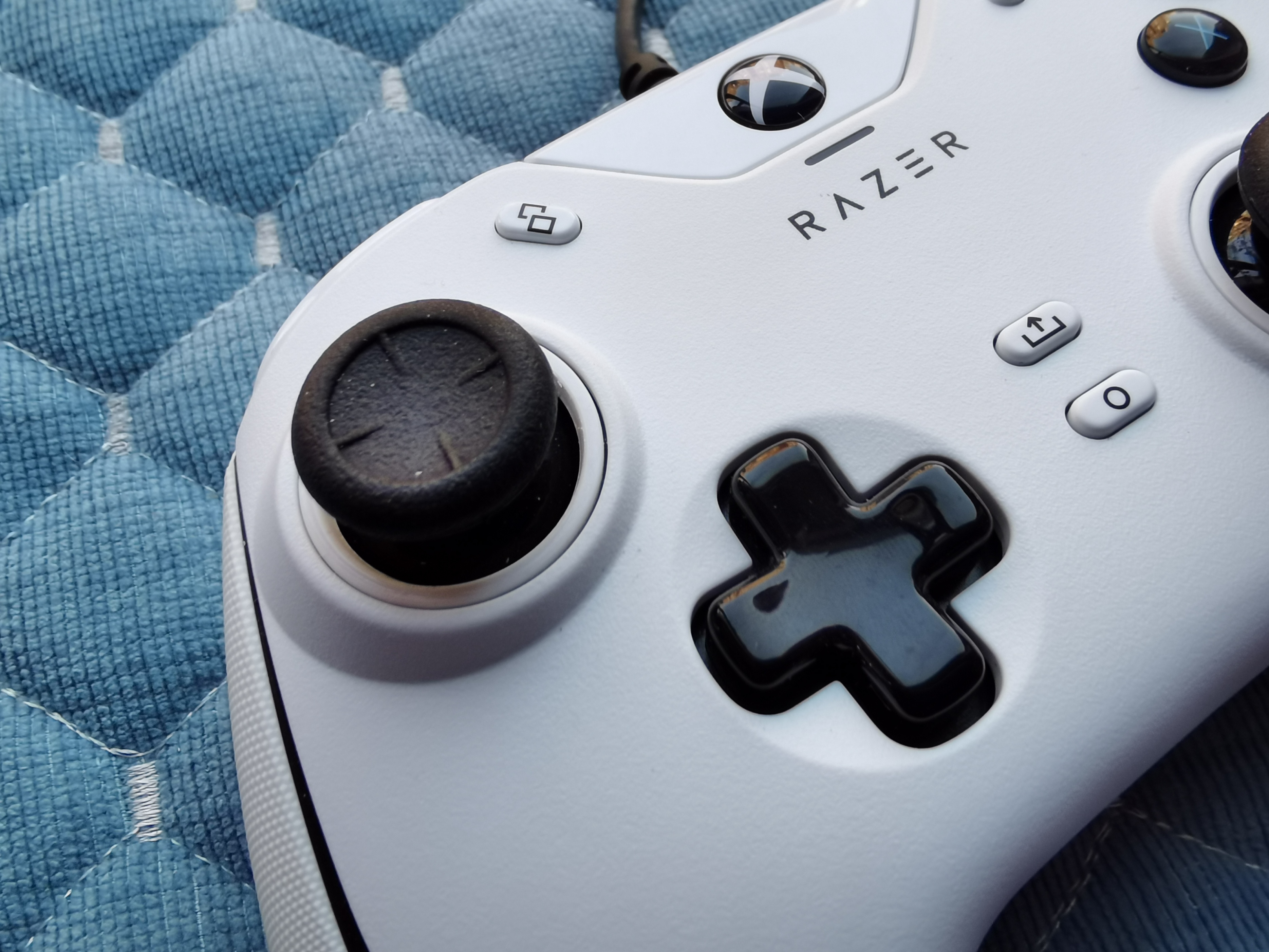 雷蛇幻影战狼v2手柄,雷蛇幻影战狼v2幻彩版手柄测评