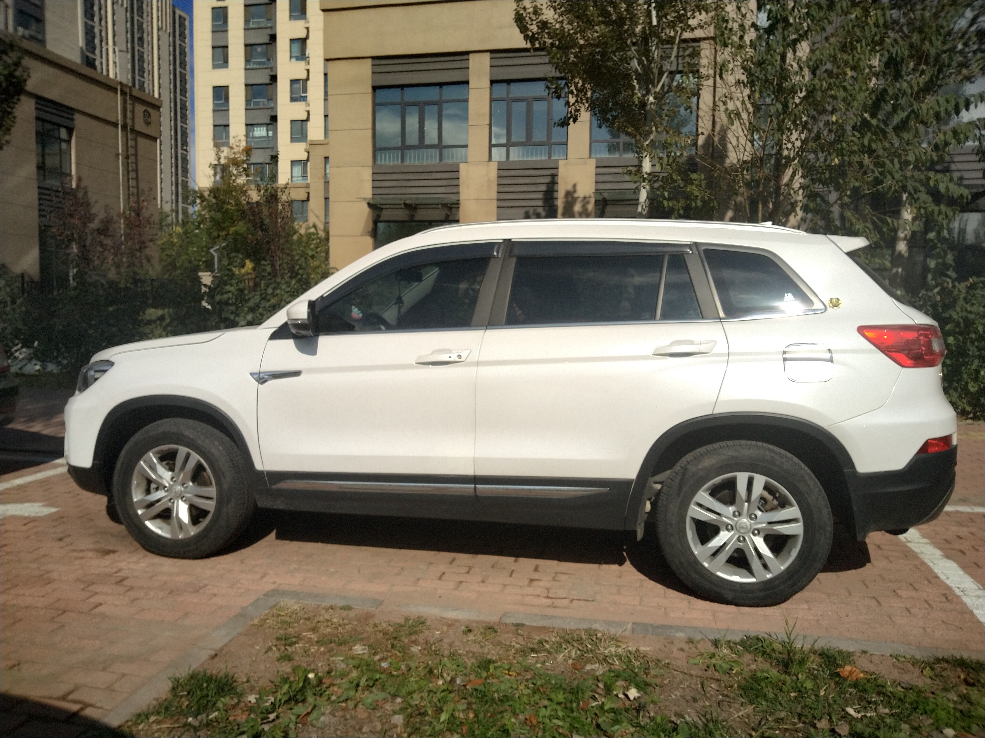 长安cs75刮蹭了裂纹怎么修复,长安cs75车漆炸口怎么处理