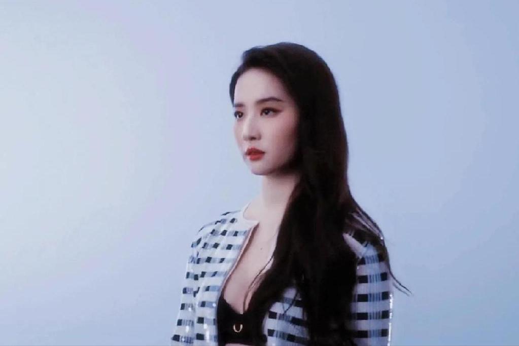 刘亦菲的内衣照，揭露攻击女性穿着的乱象，神仙姐姐碍了谁的眼？