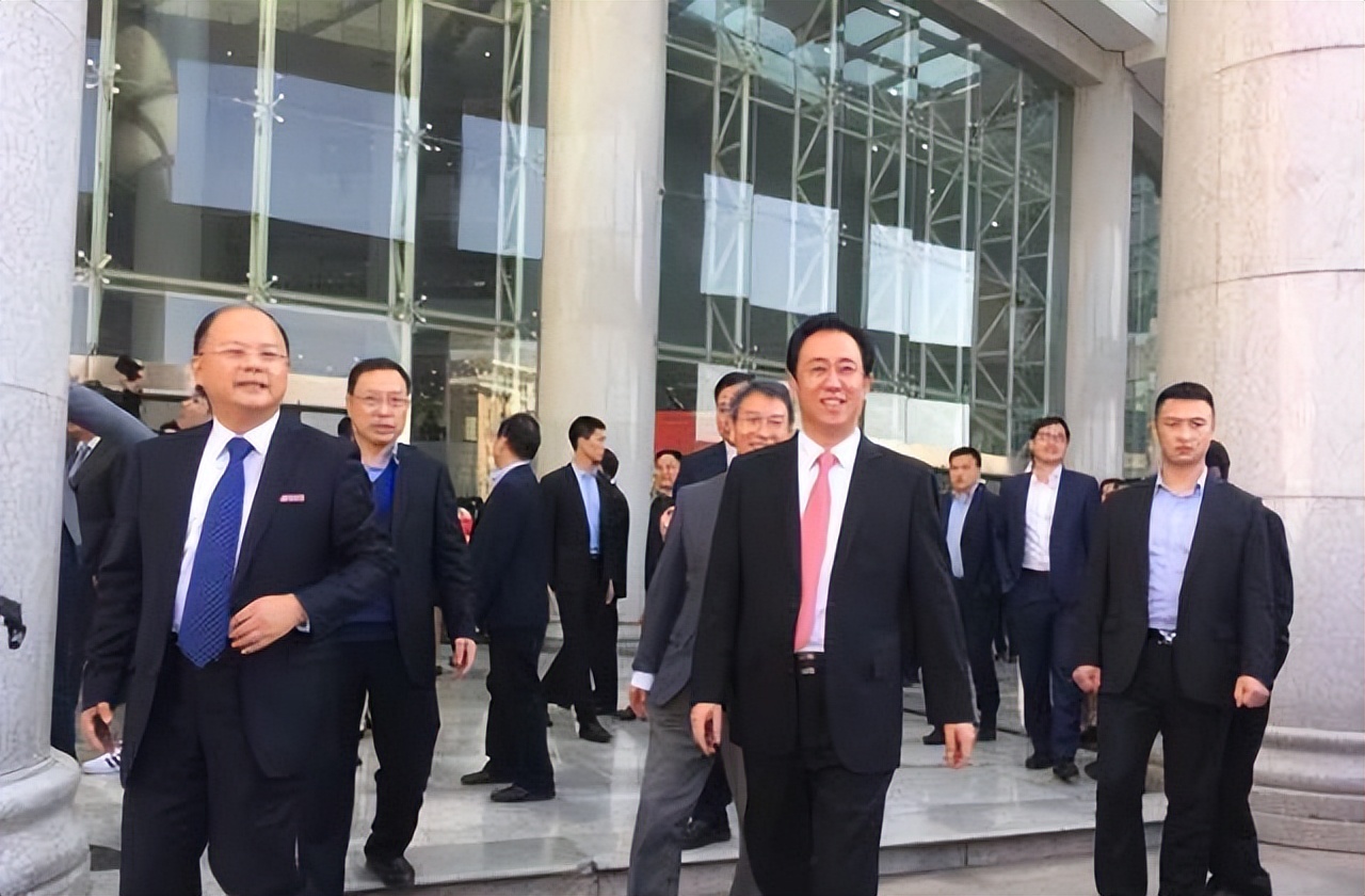 许家印之妻丁玉梅：住出租屋陪丈夫创业，恒大危机击不垮夫妻情