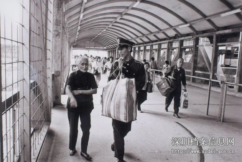 何日君再来店铺,何日君再来是哪个时代的歌