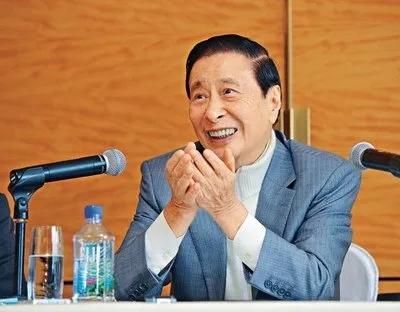 他生于广东，12岁能做黄金，炒股赚700亿，儿媳生子他奖励18.2亿