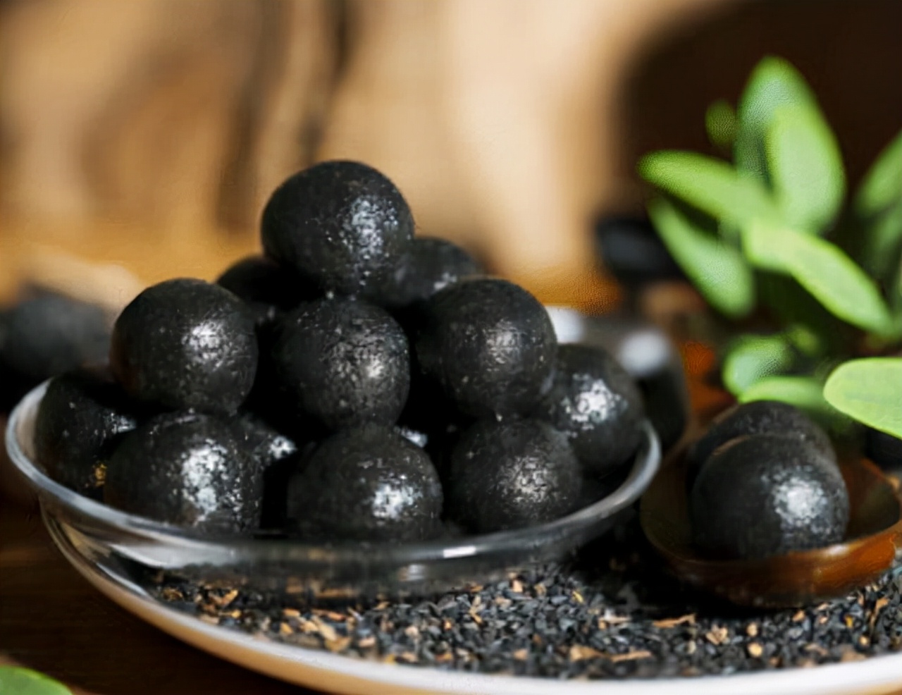 吃六味地黄丸到底有没有功效,吃六味地黄丸的好处和禁忌