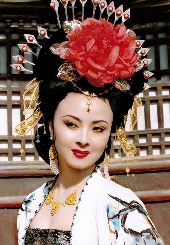 杨贵妃是牡丹仙子转世,杨贵妃前世都干了什么