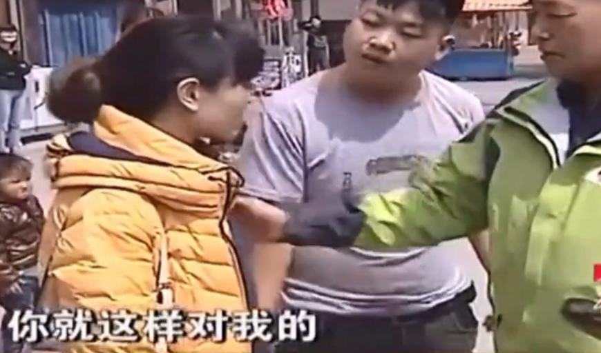 打工女婚内寻找精神慰藉，想回家男友不让，他说：别背叛我