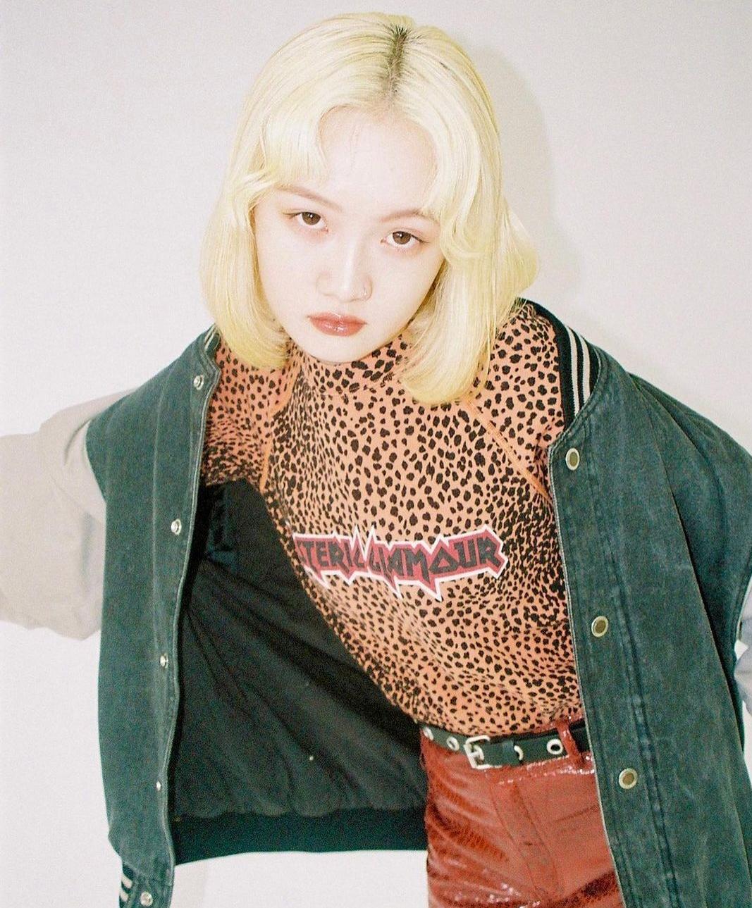 黄色短发男生,短发微潮色