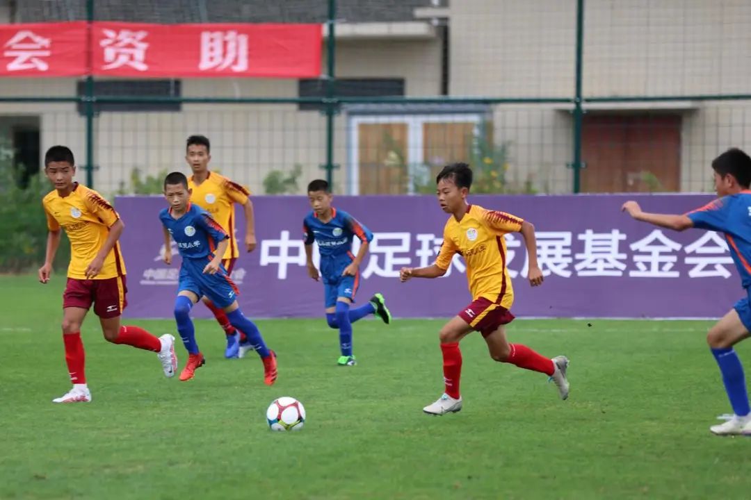 公安部定点帮扶的足球队，赢了！