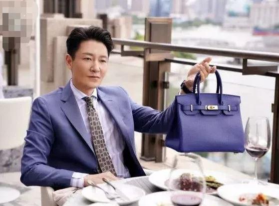 男朋友送了我一个假的香奈儿，怎么拆穿？