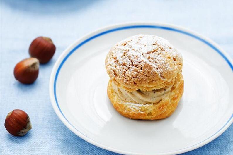 少吃花生多吃碱性菜头发乌黑,50岁后少吃花生多吃三种碱性菜