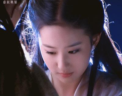 刘亦菲的内衣照，揭露攻击女性穿着的乱象，神仙姐姐碍了谁的眼？