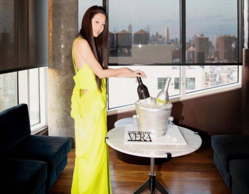 72岁王薇薇晒近照,王薇薇年轻写真照