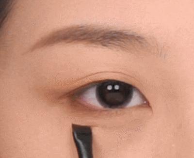 3ceovertake内双肿眼泡眼妆教程,自我美妆肿眼泡内双眼妆画法