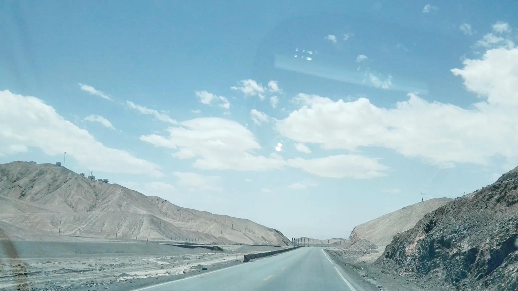 青藏高原青海西部翡翠湖一日游,自驾青海茫崖翡翠湖入新疆路线