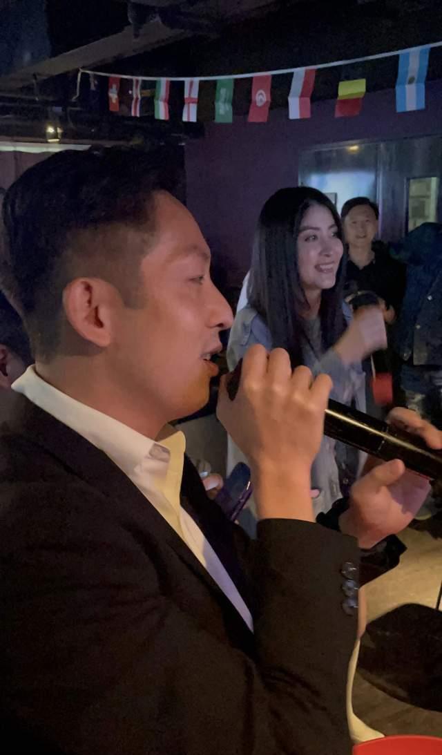 原创富二代陈慧琳:穿短裙高歌满堂喝彩！老公醋意满满！