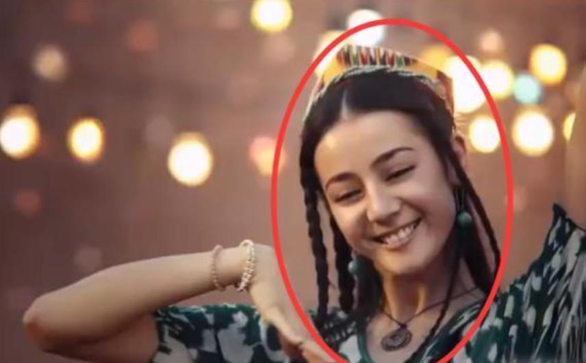 从小黑妞到“白灯泡”，吃美白药、猪蹄敷脸、全身涂粉…女星真难