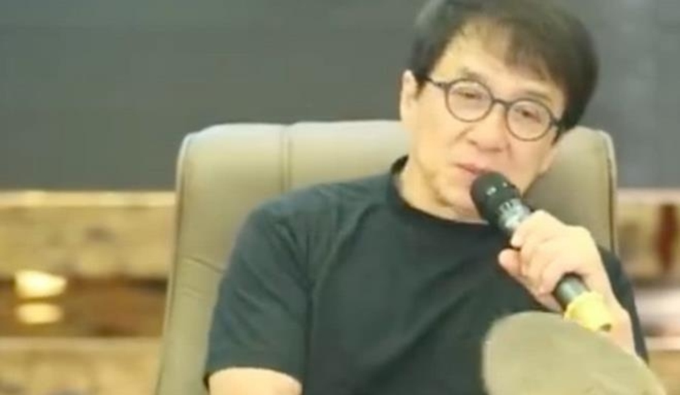 成龙一代宗师完整版,成龙一跳成名