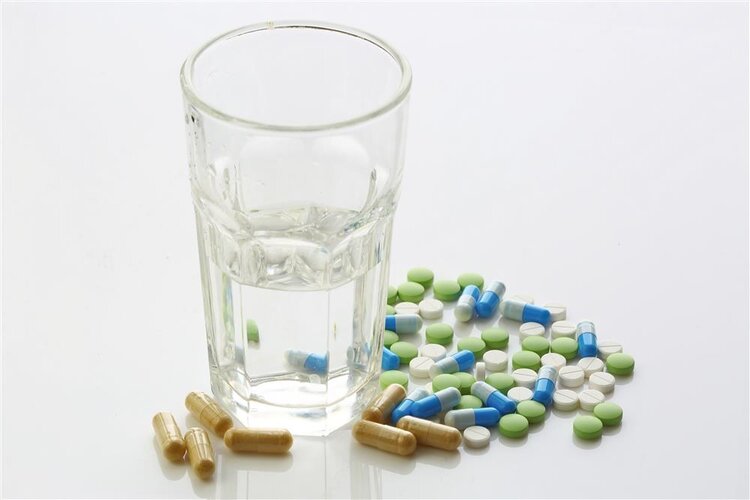 为啥大街小巷的药店越来越多？药店是靠什么来赚钱？告诉你真相