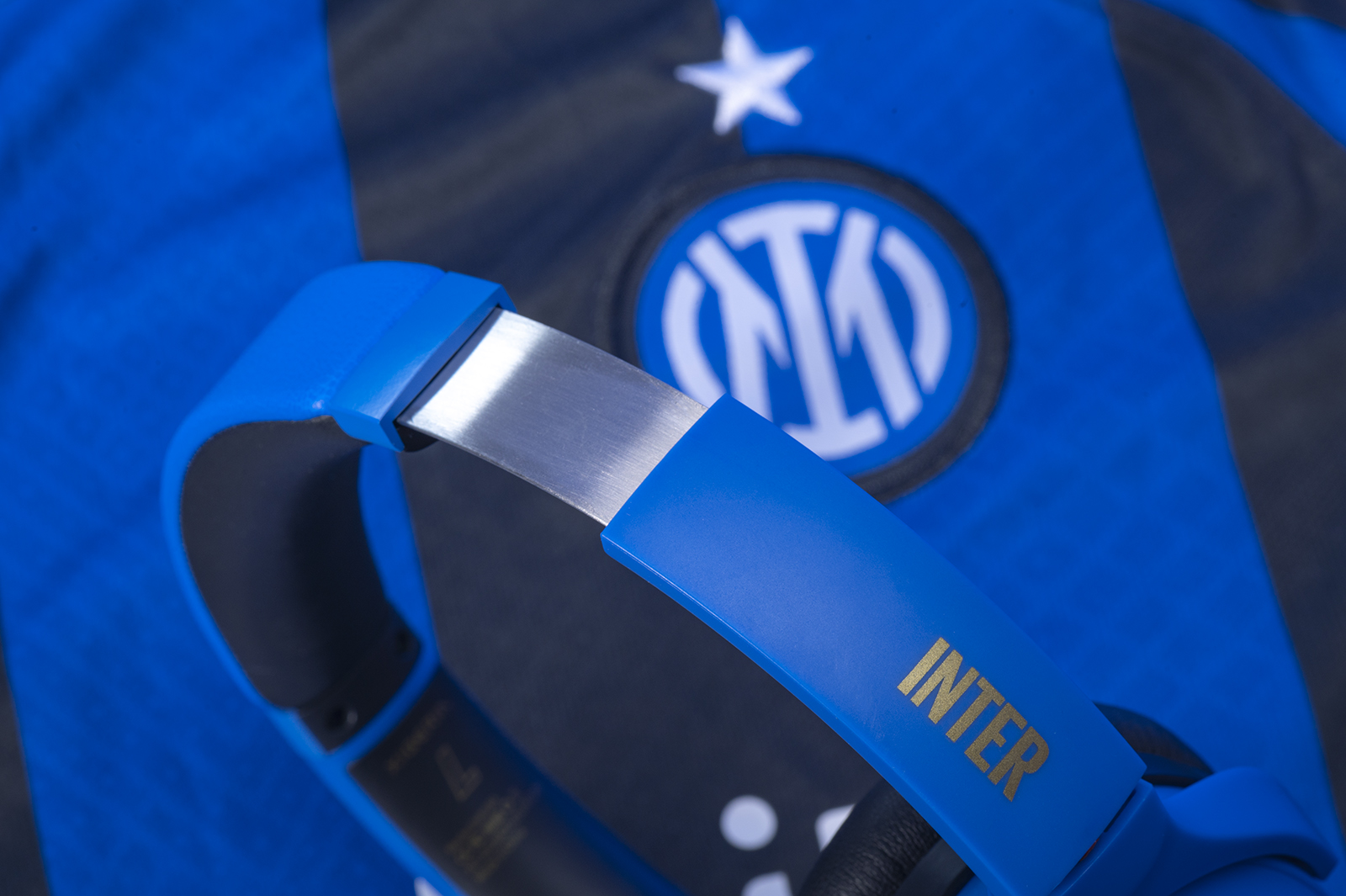 与国际米兰同行，入手西伯利亚羽DM01BA国际米兰定制款