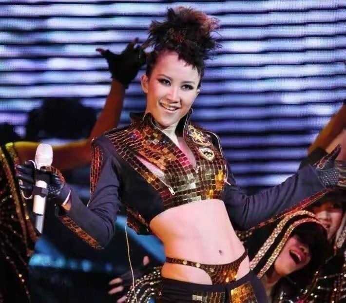 7位名人一个月内相继去世,7天内7位相继离世的名人