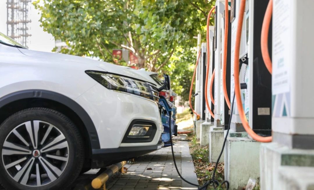 芯片龙头交出近13年最差中报,三安光电值不值800亿?