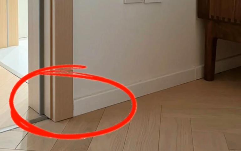 踢脚线材质怎么会是绿颜色,踢脚线材质怎么搭配