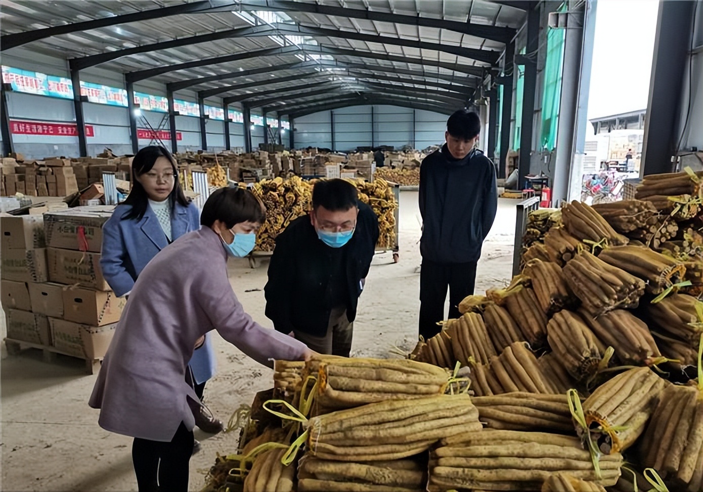 电商助农扩宽农产品销售渠道,农村电商如何带动农产品上行