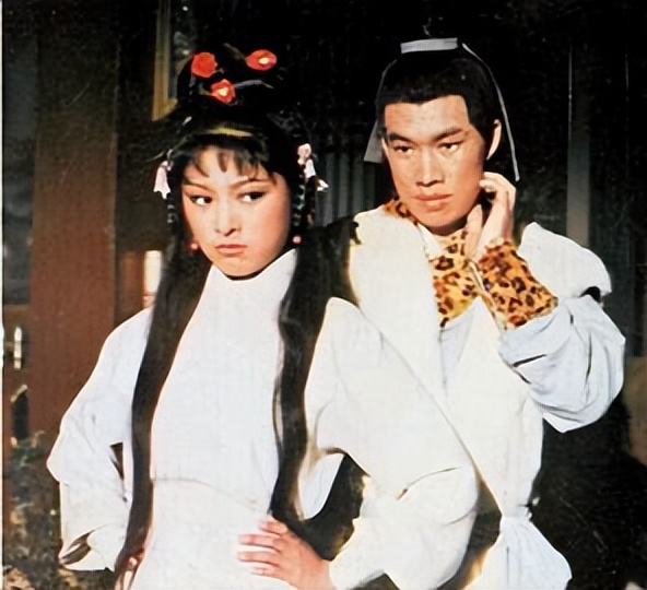 硅胶脸、关系户、资源咖，武侠电影盛世，已一去不复返