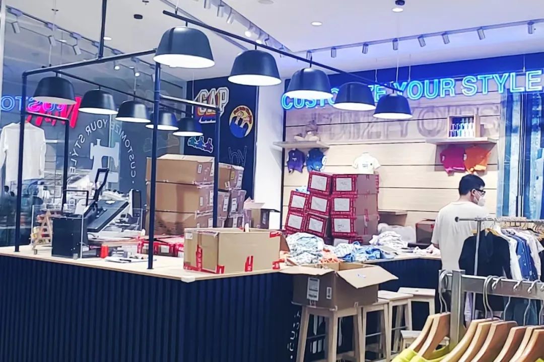 gap多地门店清仓撤店,闭店清仓潮后gap迎来接盘人