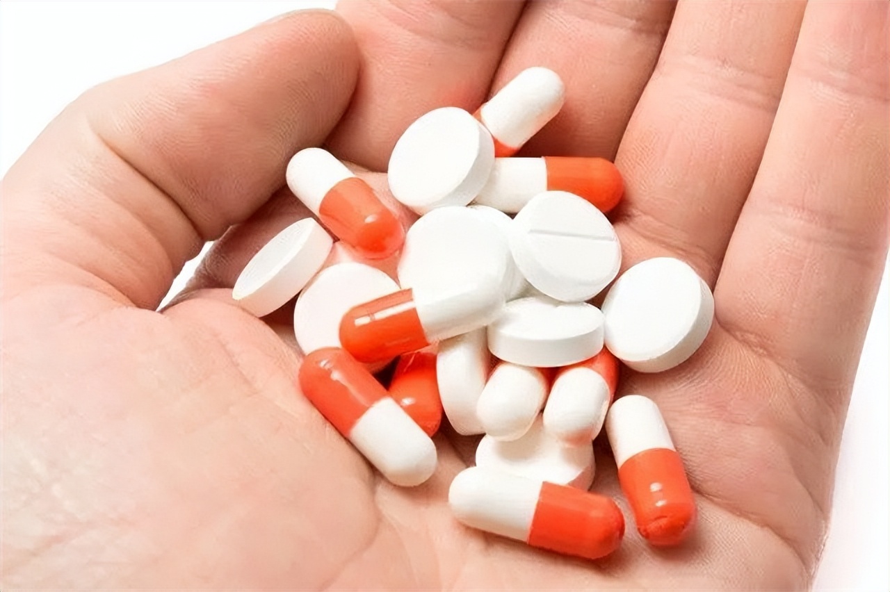 60岁，他大概是中国存活最久的艾滋病人，带着自己遗像活了十几年