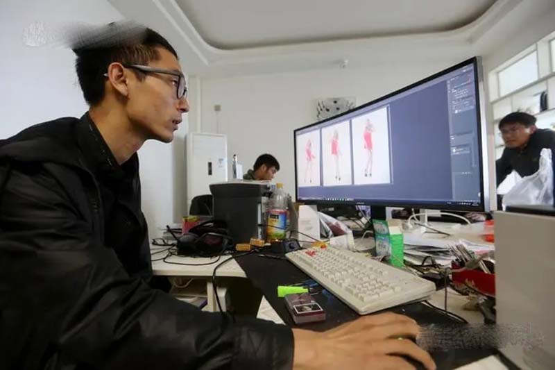 大学生卖衣服创业赚差价,大学生卖衣服一天卖出500件