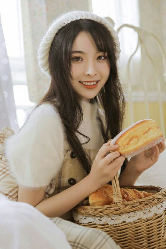 怎么和刚加好友女孩子聊天,初次加好友怎么跟女孩子聊天