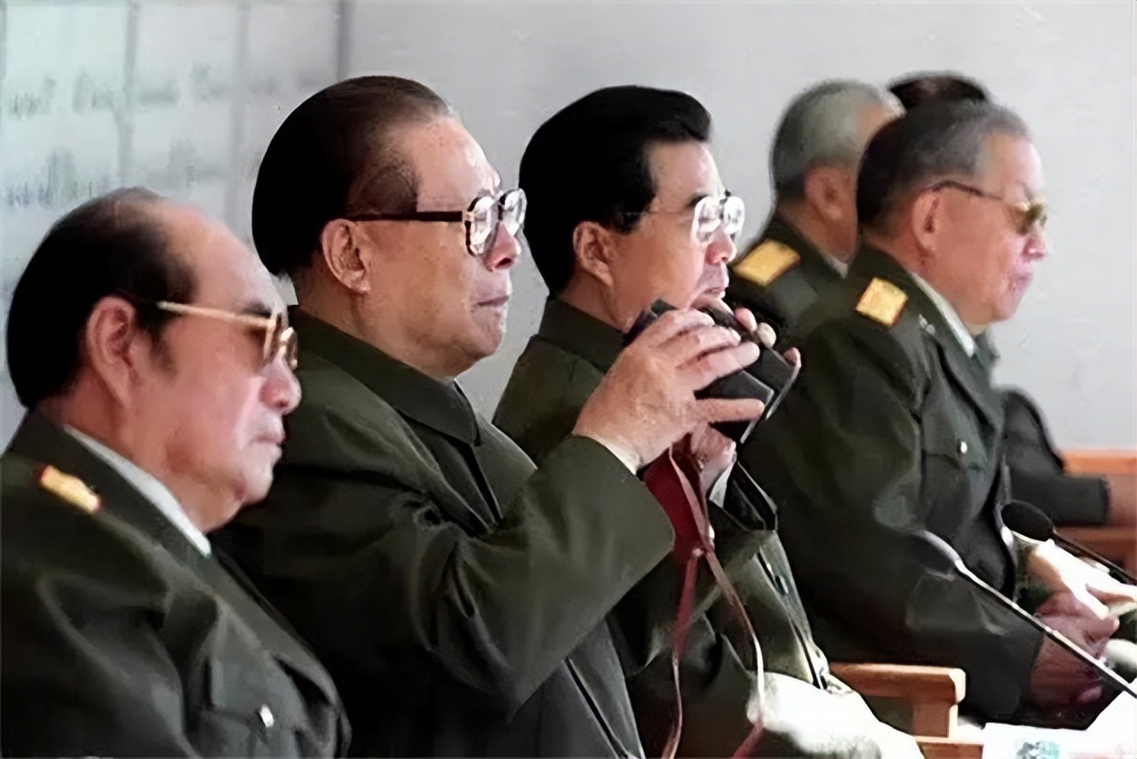 江主席掌舵的十年，是中国最艰难的十年