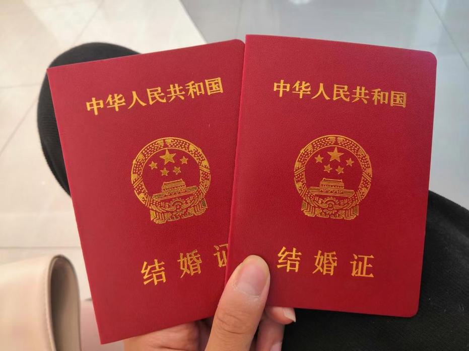 “视频上传到群里了”豪门夫妻*妻换**游戏还分享给其他群友评鉴