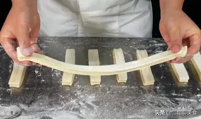 茴香小油条的做法和配方酥脆蓬松,商用油条怎么做到蓬松酥脆条数多