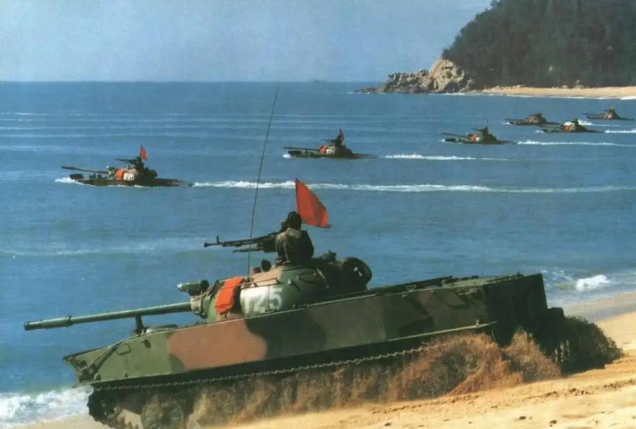 非洲一国买东方神秘坦克，不久扭转战场局势，战胜非洲两大强国