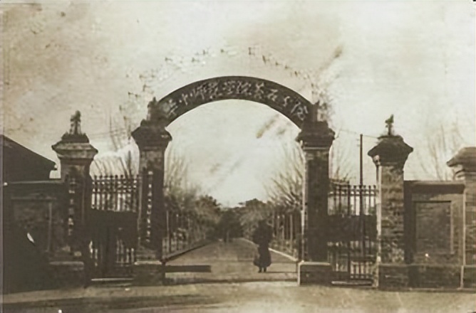 湖北师范大学——诚,毅,勤,敏