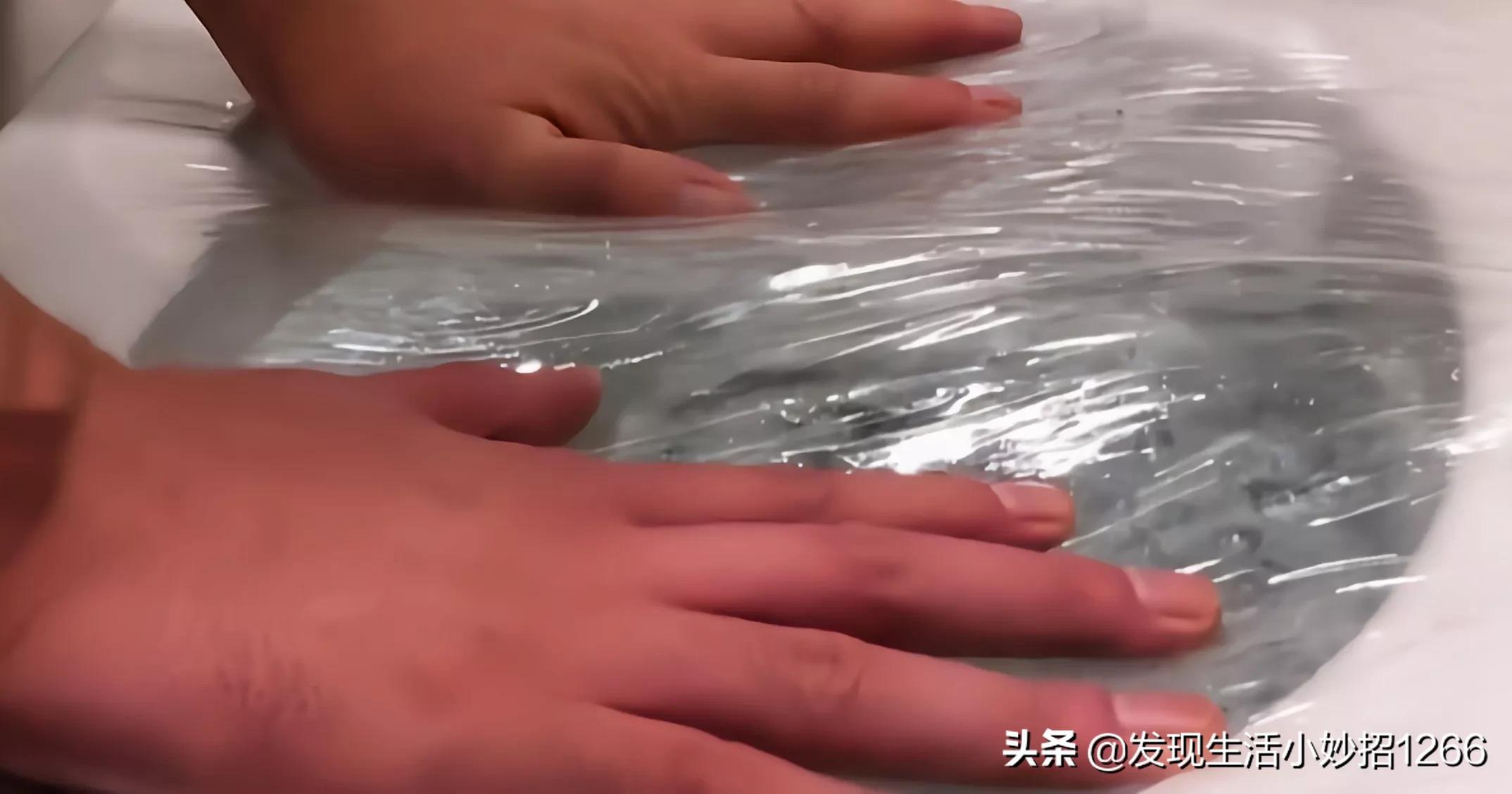 手机不小心进水后快速的急救方法,生活小妙招关于水