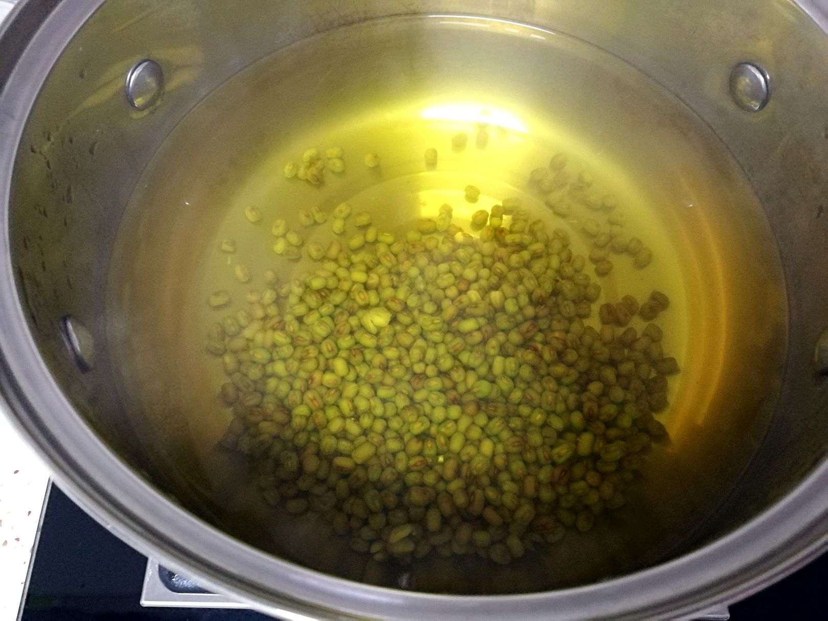 绿豆汤的绿豆怎么煮不开花,绿豆汤不变色的三大诀窍