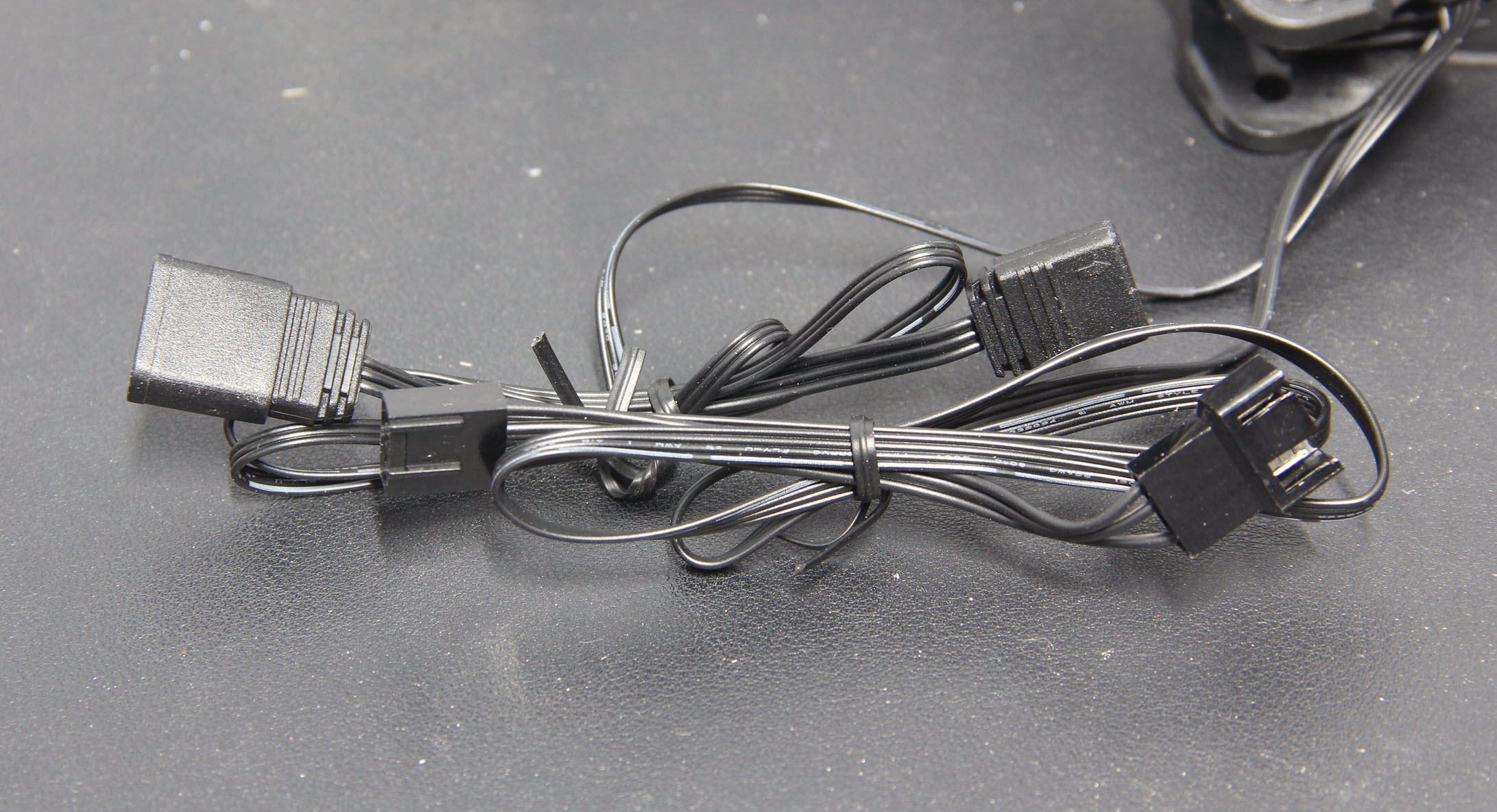 “信仰装机”的真谛，颜值协调性远大于“大杂烩”的高定制电脑