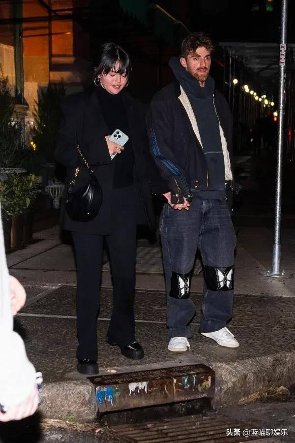 赛琳娜白西装,赛琳娜丝绒西装