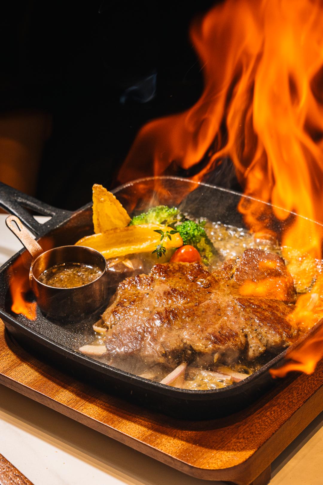 吃火焰牛排视频,吃火焰牛排视频大全