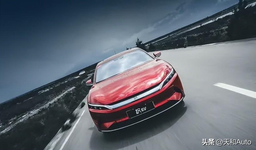 香港门店及比亚迪被泼红油漆,比亚迪香港店铺遭泼红油漆撞闸门