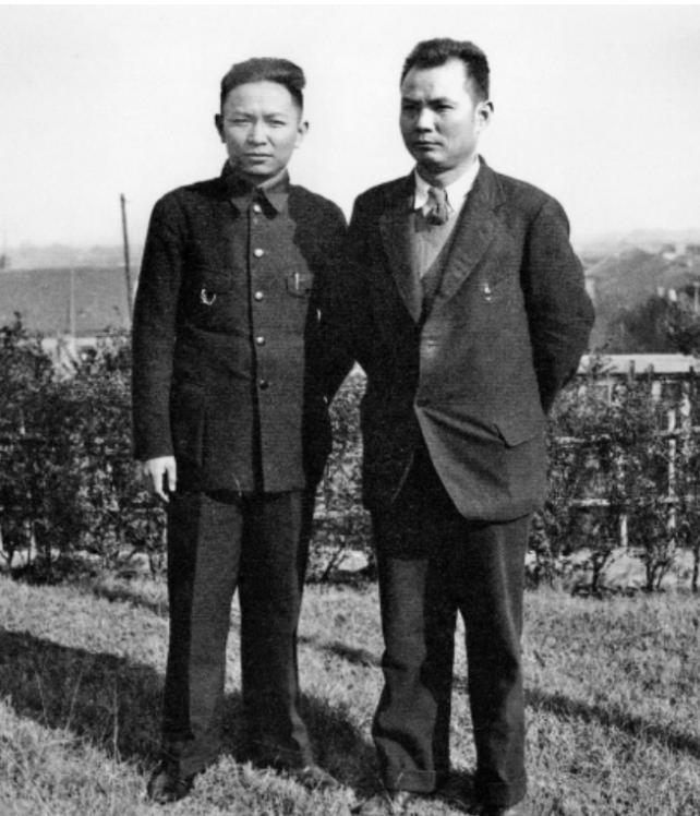 除了毛主席之外，*安门天**城楼上还挂过11个人的画像，都有谁？