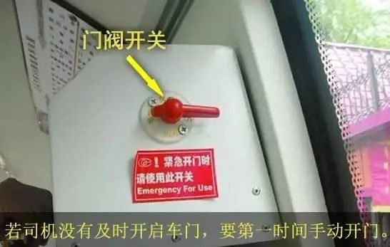 车辆侧翻怎么自救,车辆侧翻方向盘失控原因