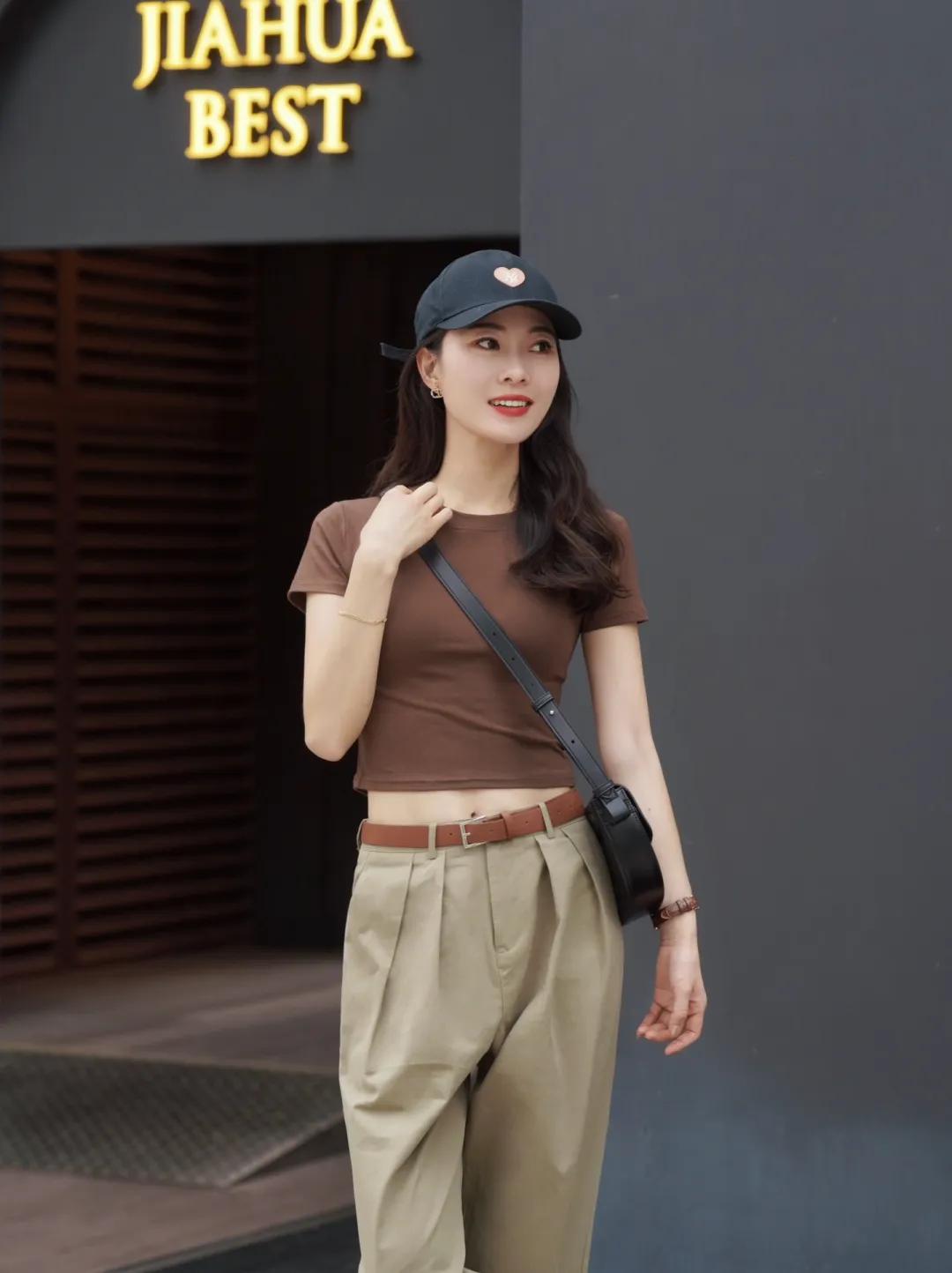 街拍穿搭休闲裤,街拍穿出来的衣服拥有潮流的气息