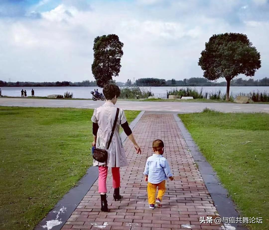 陪妻子抗癌多年视频,查出早期肺癌算是不幸中的幸运