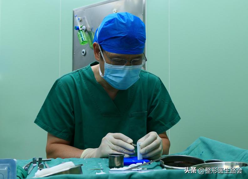 又高又自然的隆鼻,隆鼻是不是越自然越好看