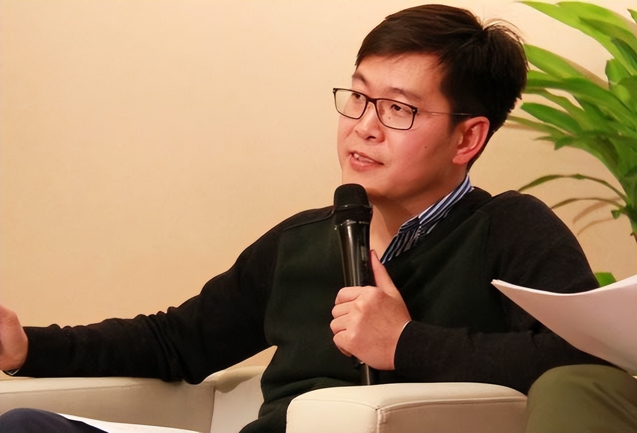 他穷到花老婆钱，24岁创业，靠卖网站域名发家，现身家75亿