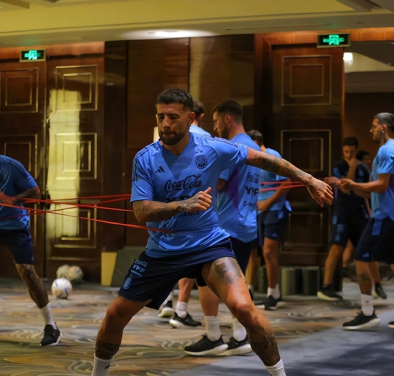 梅西来华阿根廷粉丝震撼场面,梅西被球迷欢迎